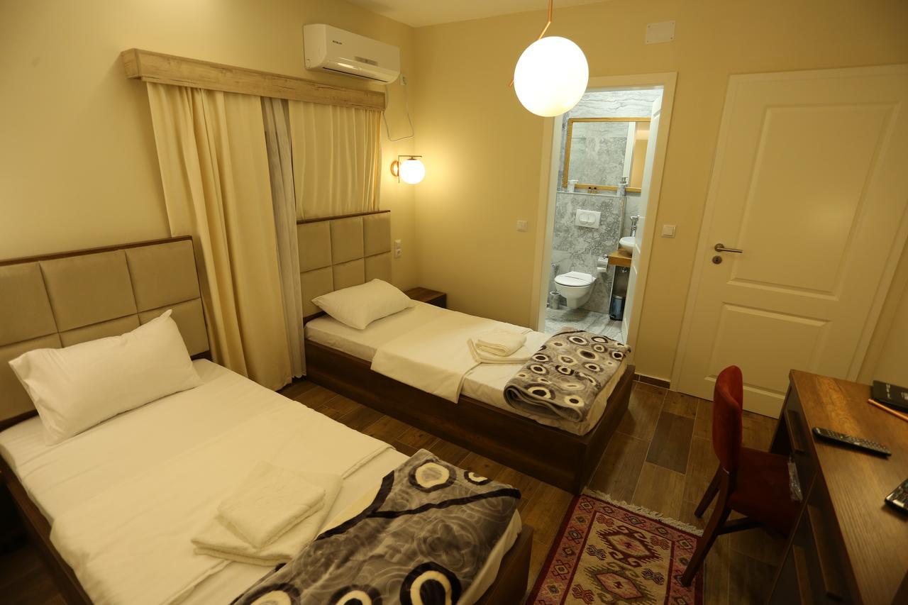 Saray Hotel Prizren Exterior foto