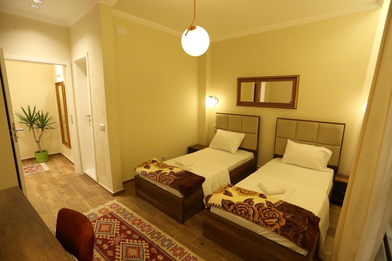 Saray Hotel Prizren Exterior foto