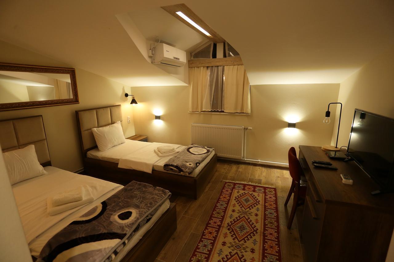 Saray Hotel Prizren Exterior foto