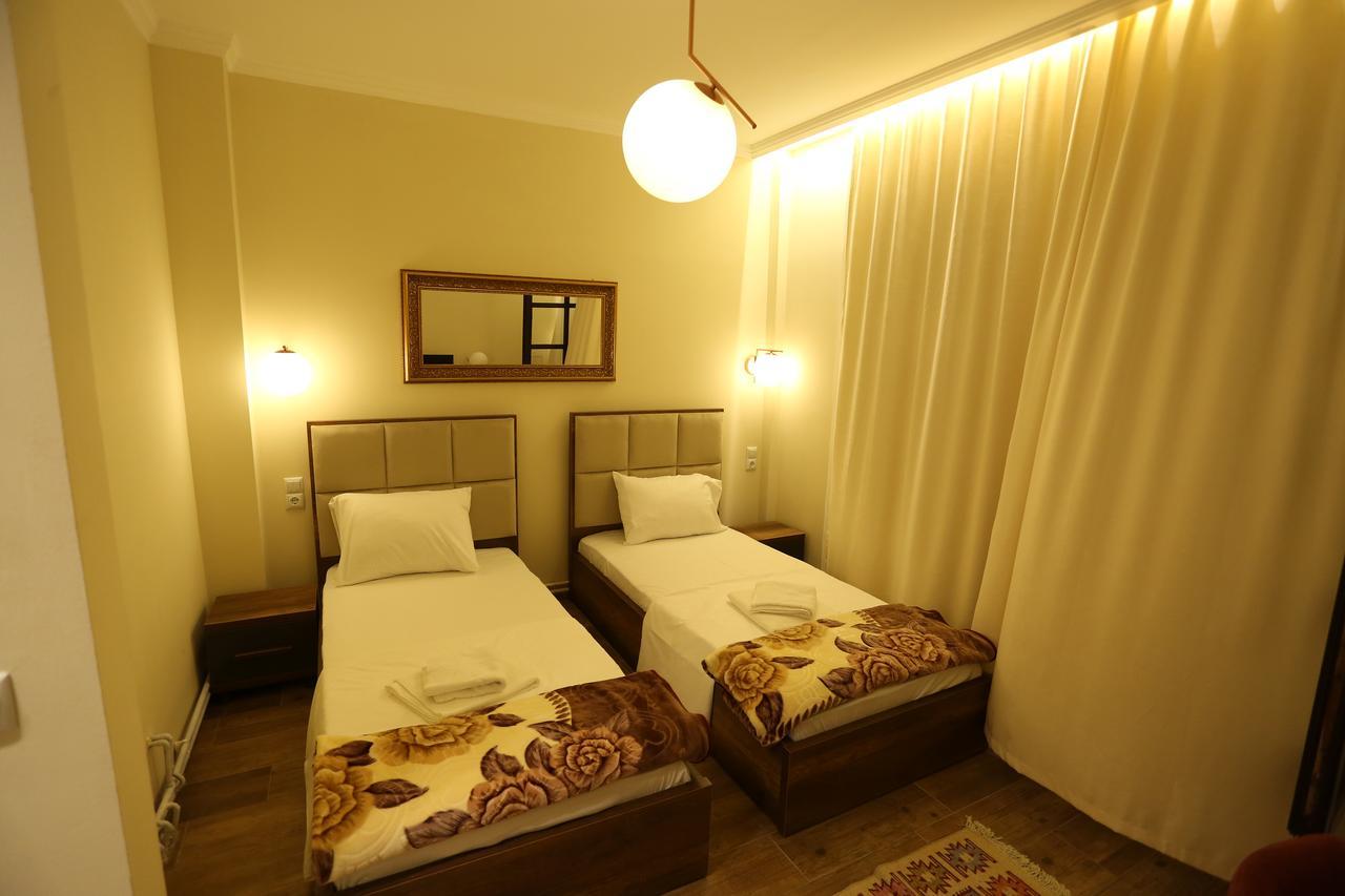 Saray Hotel Prizren Exterior foto