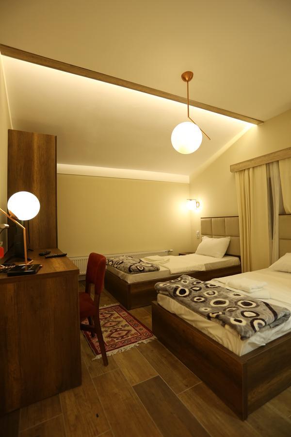 Saray Hotel Prizren Exterior foto