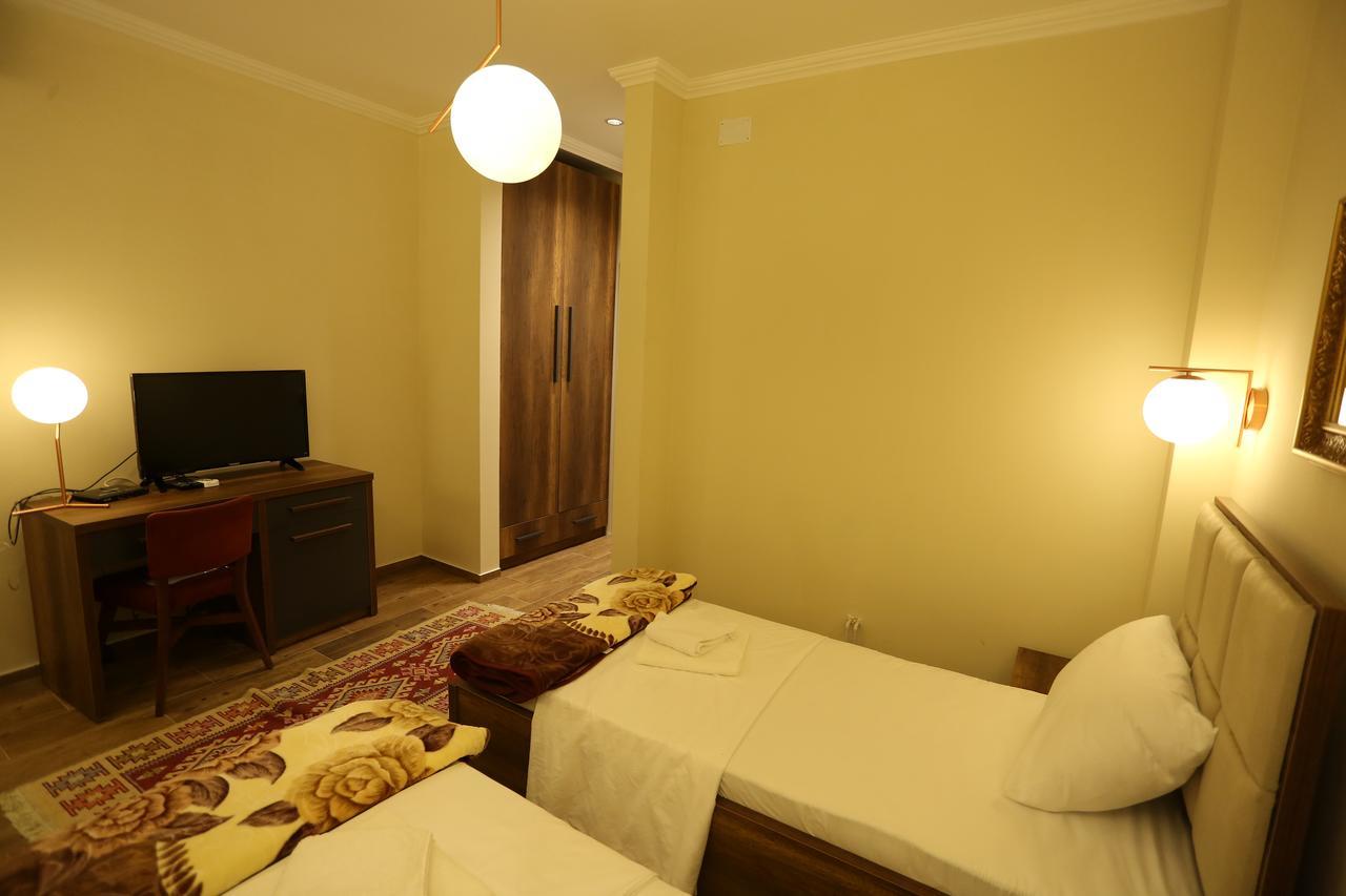 Saray Hotel Prizren Exterior foto