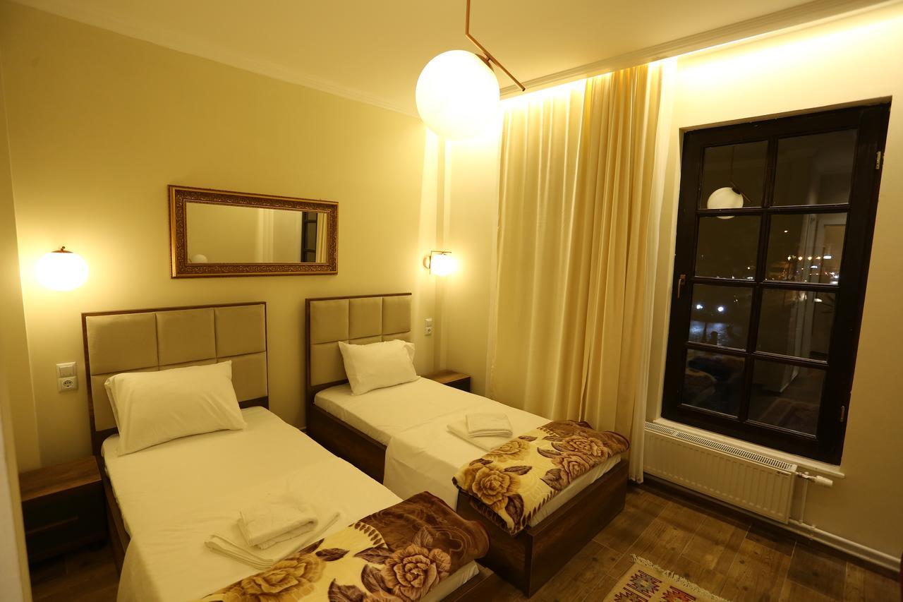 Saray Hotel Prizren Exterior foto